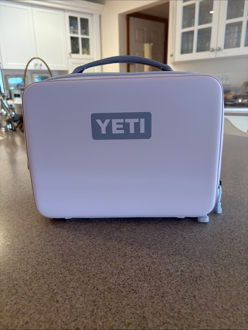 Brand new!!! Yeti 5 L lunch box in the color Cherry Blossom